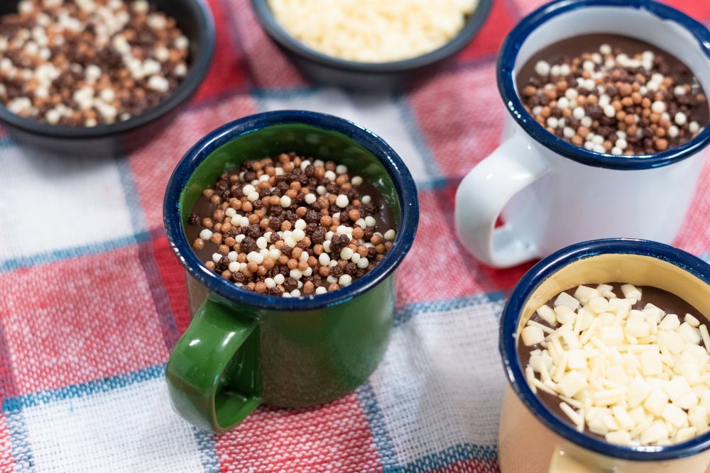 Aprenda a preparar um delicioso brigadeiro de colher com a Chef Ana Costa